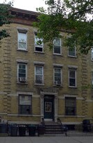 871 Knickerbocker Ave in Brooklyn, NY - Building Photo