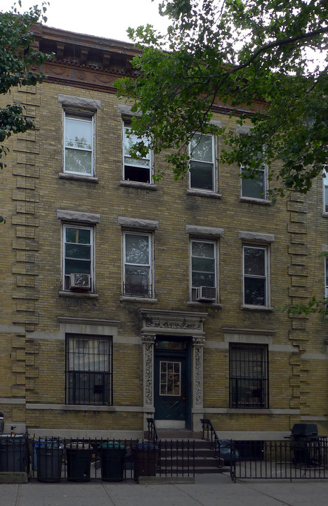 871 Knickerbocker Ave in Brooklyn, NY - Foto de edificio