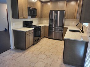 1033 Meadow Way in Arroyo Grande, CA - Building Photo - Building Photo