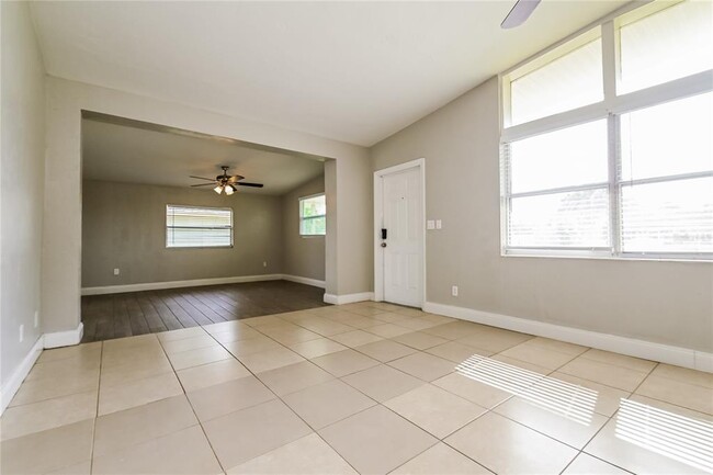 3521 Schwalbe Dr in Sarasota, FL - Building Photo - Building Photo