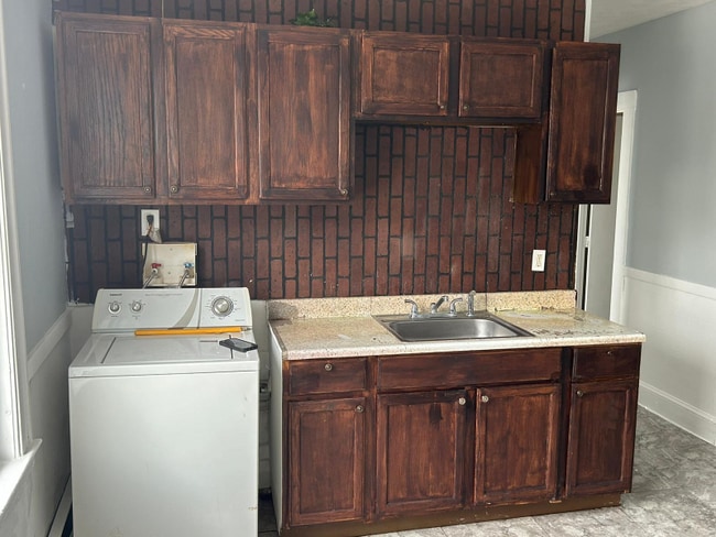 168 Oak St in New Britain, CT - Building Photo - Building Photo