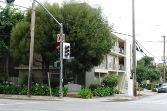 1450 Carmelita Ave in Burlingame, CA - Building Photo - Building Photo