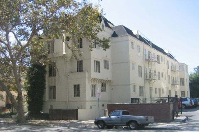 Chateau Rossmore in Los Angeles, CA - Building Photo - Building Photo