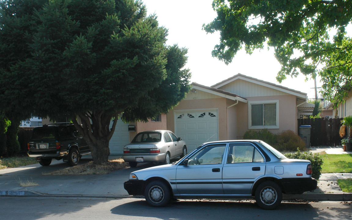 4057-4059 Barrymore Dr in San Jose, CA - Building Photo