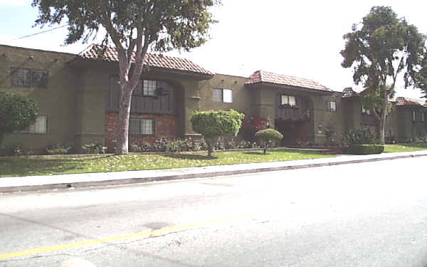 Garden Apartments in Glendale, CA - Building Photo