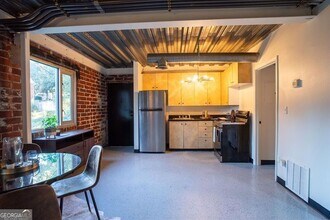 15 Burbank Dr NW in Atlanta, GA - Building Photo - Building Photo