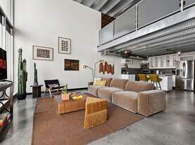 10303-10107 107 St NW in Edmonton, AB - Building Photo