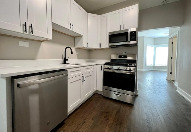 2309 N Milwaukee Ave in Chicago, IL - Building Photo - Building Photo