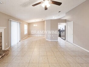 1433 Kingfisher Ln N in Jacksonville, FL - Foto de edificio - Building Photo