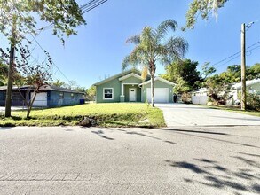 242 Petteway Dr in Lakeland, FL - Building Photo - Building Photo