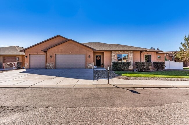 property at 14 Erica Ct