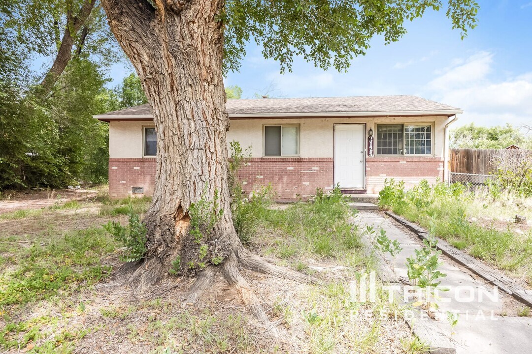 2125 Frontier Dr in Colorado Springs, CO - Building Photo