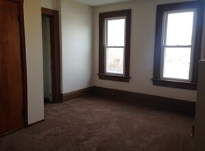 26 Christie St, Unit #1 in Akron, OH - Foto de edificio - Building Photo