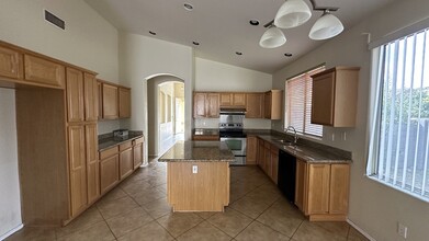 1490 W Armstrong Way in Chandler, AZ - Building Photo - Building Photo