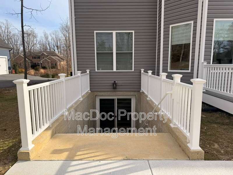 10402 Laurel Ridge Way in Fredericksburg, VA - Building Photo