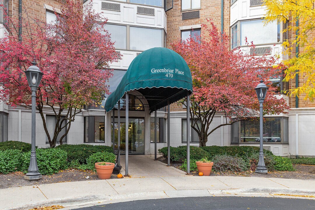 470 Fawell Blvd in Glen Ellyn, IL - Building Photo