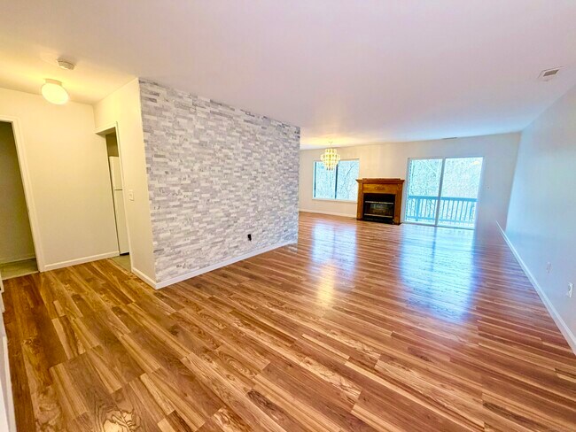 14 Newtown Rd in Danbury, CT - Building Photo - Building Photo