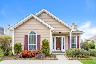 376 Walker Way in Pelham, AL - Building Photo