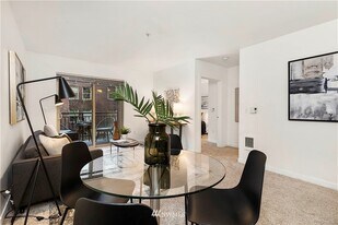 1420 E Pine St, Unit E410 in Seattle, WA - Building Photo