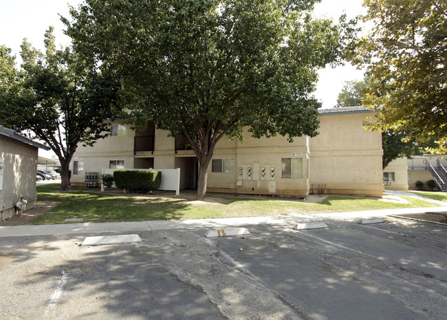 Foothill Vista Apartments in Bakersfield, CA - Foto de edificio - Building Photo