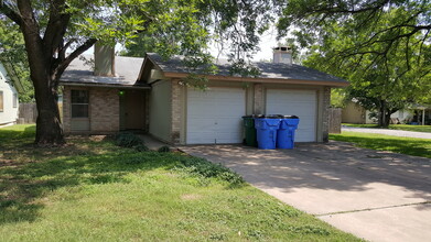 420 Vista W Ct in Bastrop, TX - Building Photo - Building Photo