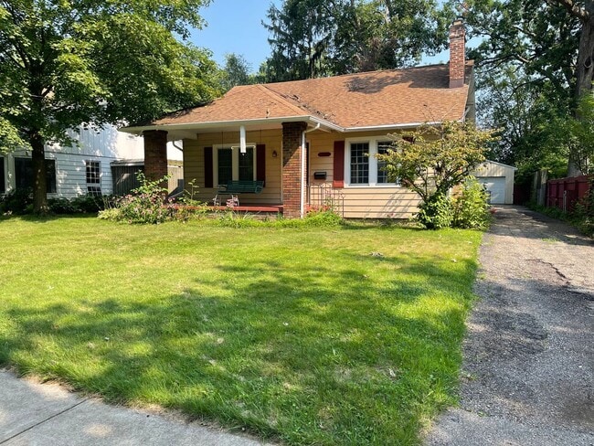 property at 1425 Lakeway Ave