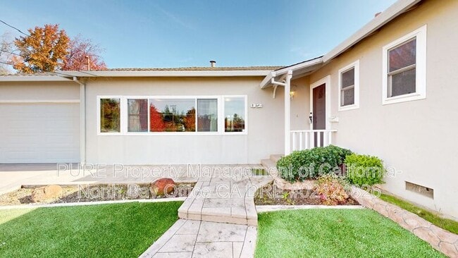 32 Colinda Dr in Petaluma, CA - Building Photo - Building Photo