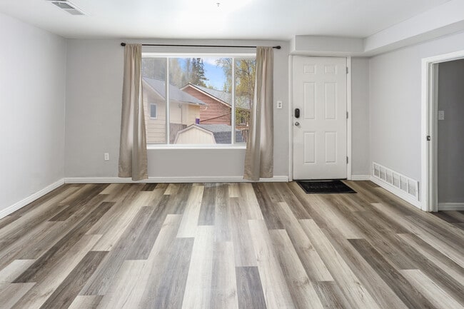 2910 Orchard Cir, Unit Lower in Ogden, UT - Building Photo - Building Photo
