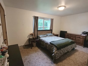 243 Rivera Dr in Waukesha, WI - Building Photo - Building Photo