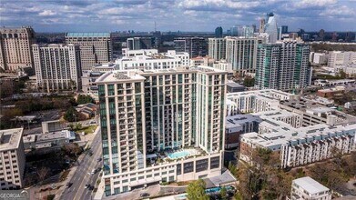 2965 Peachtree Rd NE, Unit 1104 in Atlanta, GA - Building Photo - Building Photo