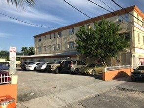 Southwest Point in Miami, FL - Foto de edificio - Building Photo