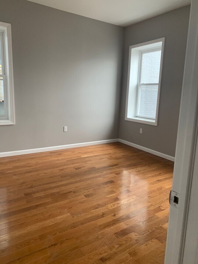 131 S Harrison St in East Orange, NJ - Building Photo - Building Photo