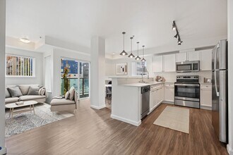 Mercerview Apartments in Seattle, WA - Foto de edificio - Building Photo