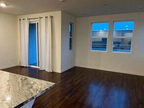 3050 Lupita Pepper Walk in Sacramento, CA - Foto de edificio - Building Photo