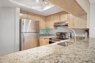 12040 100th Ave NE in Kirkland, WA - Building Photo - Building Photo