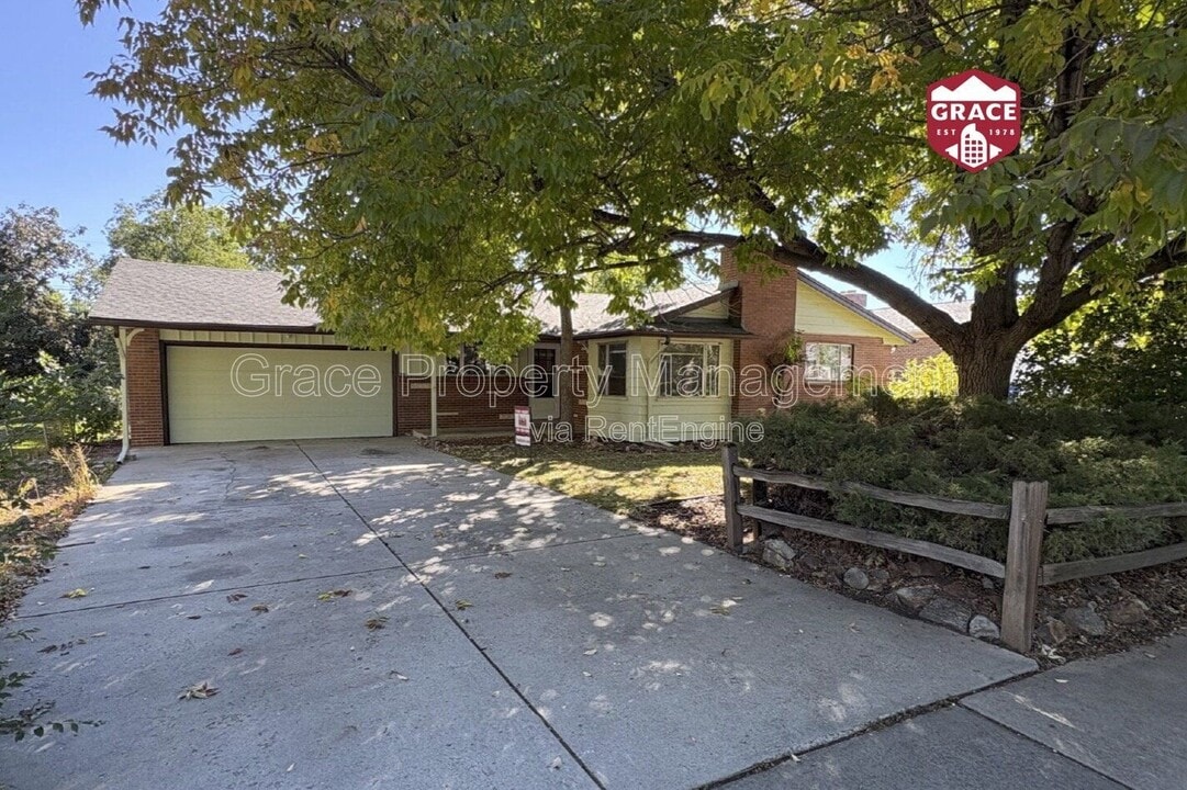 520 S Otis St in Lakewood, CO - Building Photo