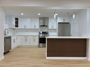 716 11TH St, Unit 1 in Union City, NJ - Foto de edificio - Building Photo