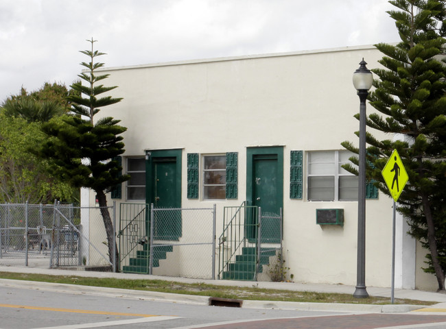 Spruce Apartments in West Palm Beach, FL - Building Photo - Building Photo