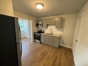 33 Main St in Essex, CT - Building Photo - Building Photo