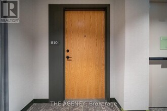 2495 Eglinton Ave W in Mississauga, ON - Building Photo - Building Photo