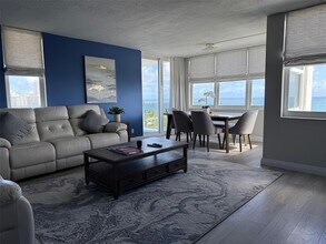 3015 N Ocean Blvd in Fort Lauderdale, FL - Foto de edificio - Building Photo