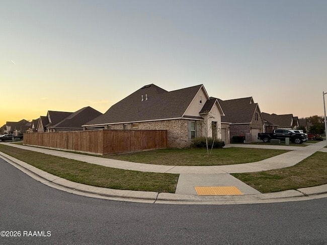 401 Eastwood Dr in Lafayette, LA - Foto de edificio - Building Photo