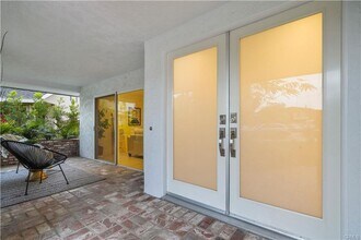 6210 Newcastle Ave in Los Angeles, CA - Building Photo - Building Photo