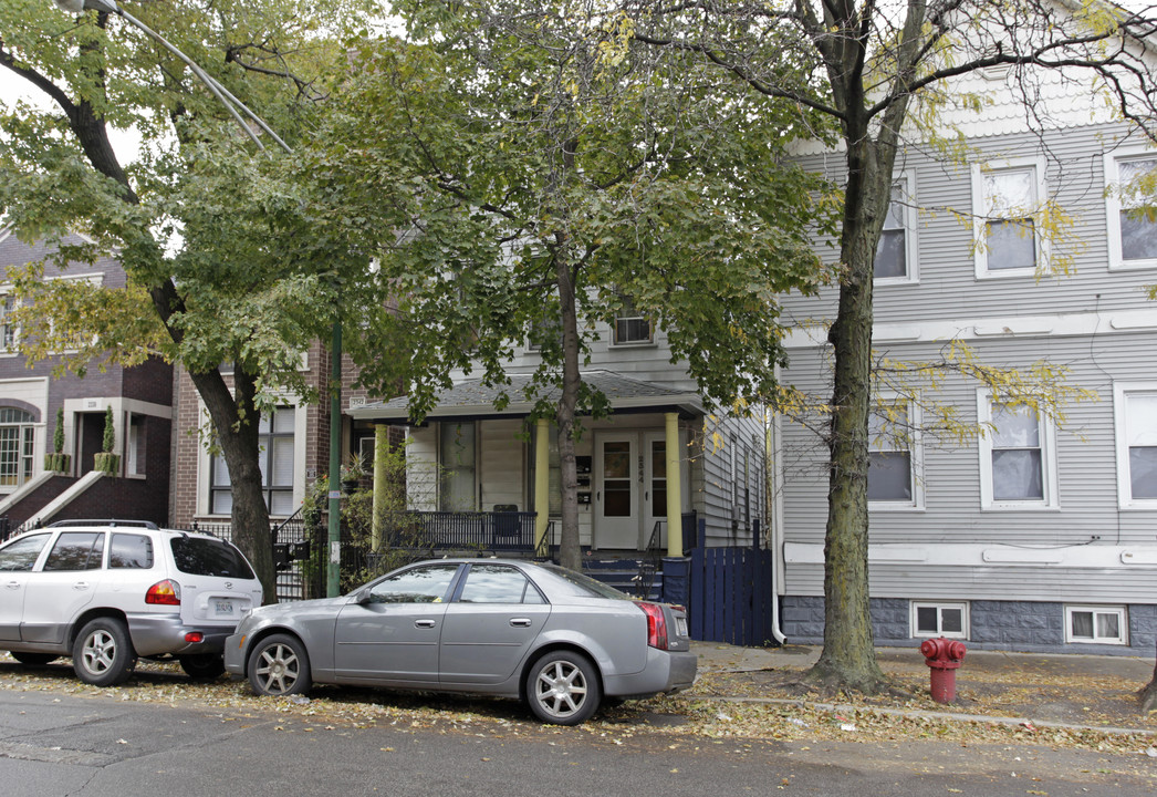 2344 N Oakley Ave in Chicago, IL - Foto de edificio