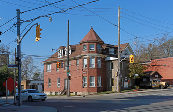 652 Kingston Rd in Toronto, ON - Building Photo - Primary Photo