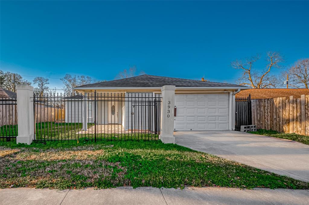 3930 Daphne St in Houston, TX - Building Photo