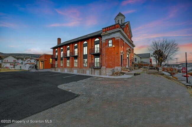 property at 633 Main St