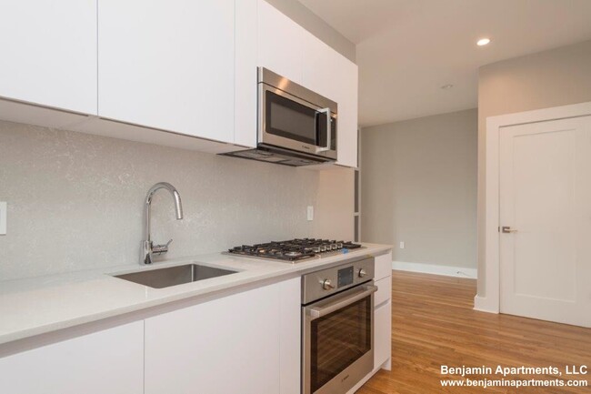20 Forest St, Unit 3 in Cambridge, MA - Building Photo - Building Photo