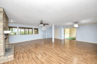 6304 Crab Orchard Rd in Houston, TX - Foto de edificio - Building Photo
