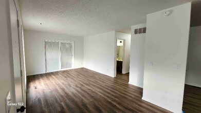 15 Lakeshore Dr in Kimberling City, MO - Foto de edificio - Building Photo